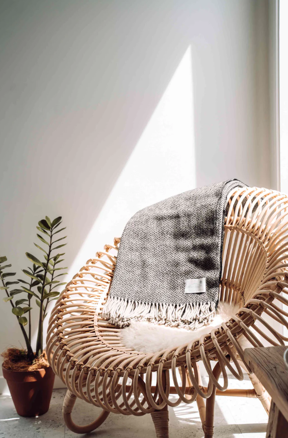 Ruanui Station Collier's Coal Wool Throw - Image 3