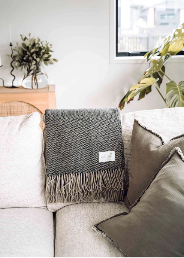 Ruanui Station Collier's Coal Wool Throw - Image 4