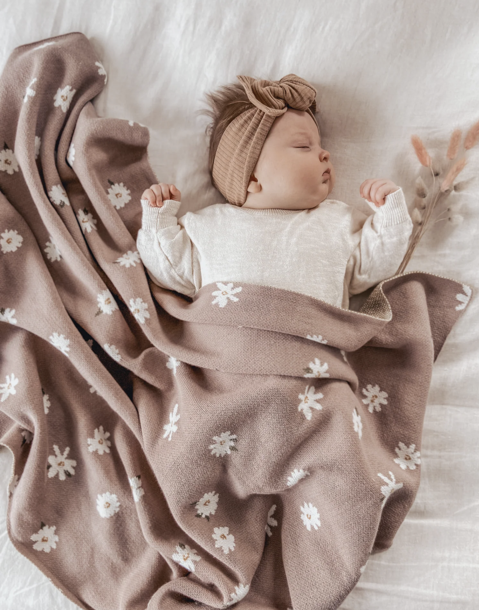 Daisy Blanket in Mushroom - Image 2