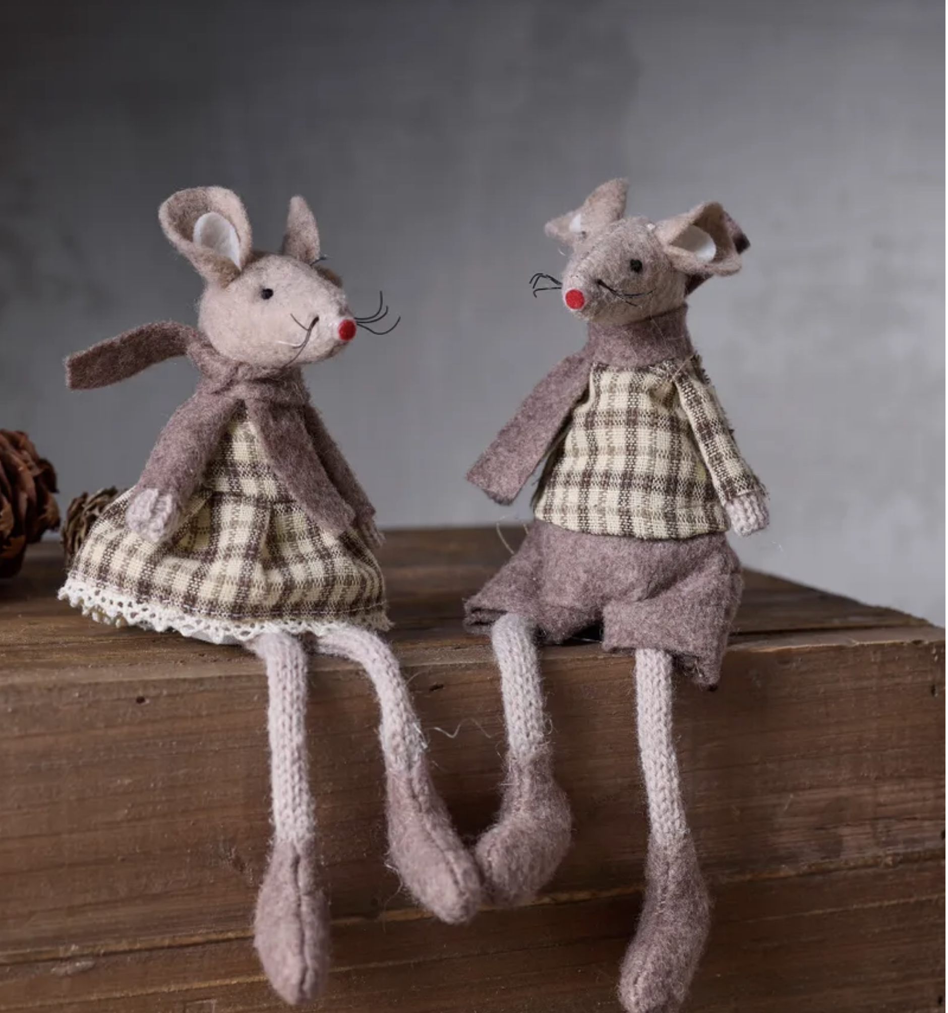 Brown Hilary Mouse Sitting - Image 3